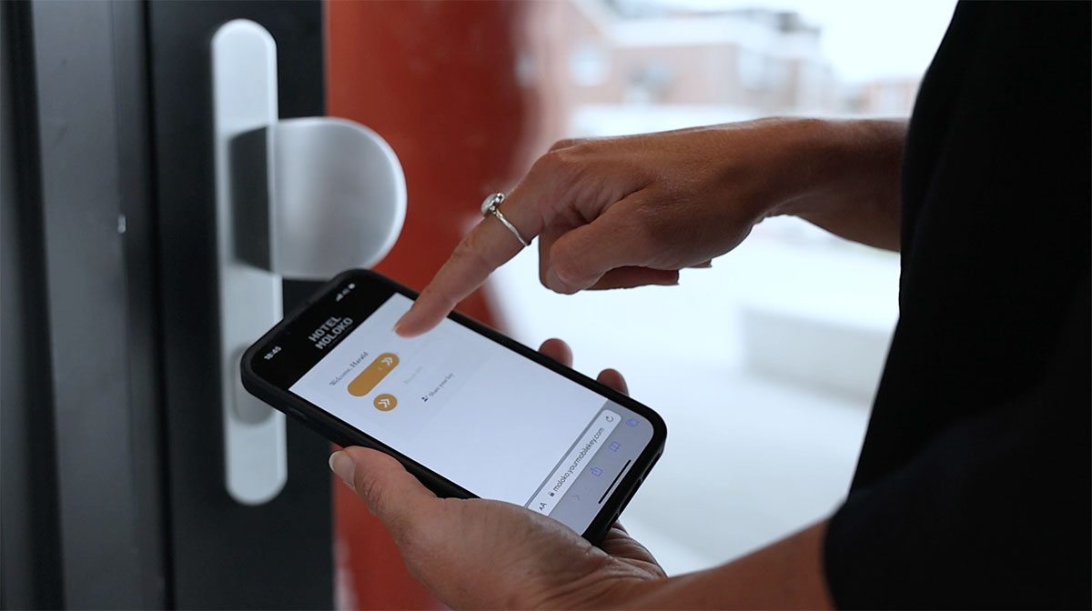 Hotel Moloko Enschede swipe open the door